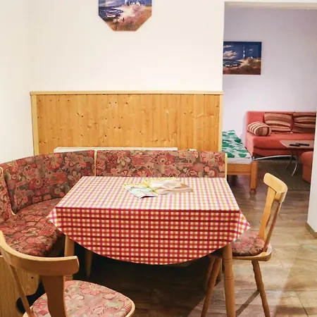 Beautiful In With 1 Bedrooms And Wifi *
